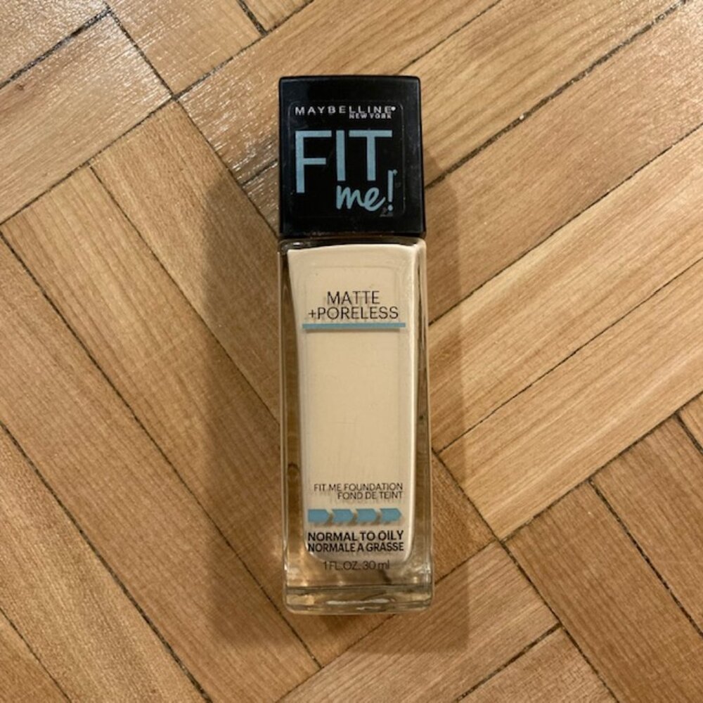 Maybelline Fit Me! Matte + Poreless Foundation 102 Fair Porcelain